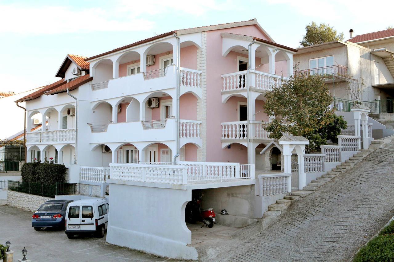 Apartments Iva Трогир Экстерьер фото